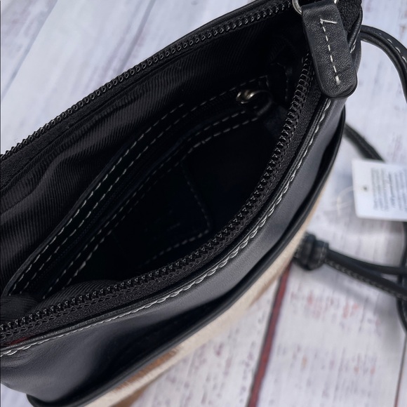 Elegant Black and Tan Crossbody Bag - Picture 4 of 6